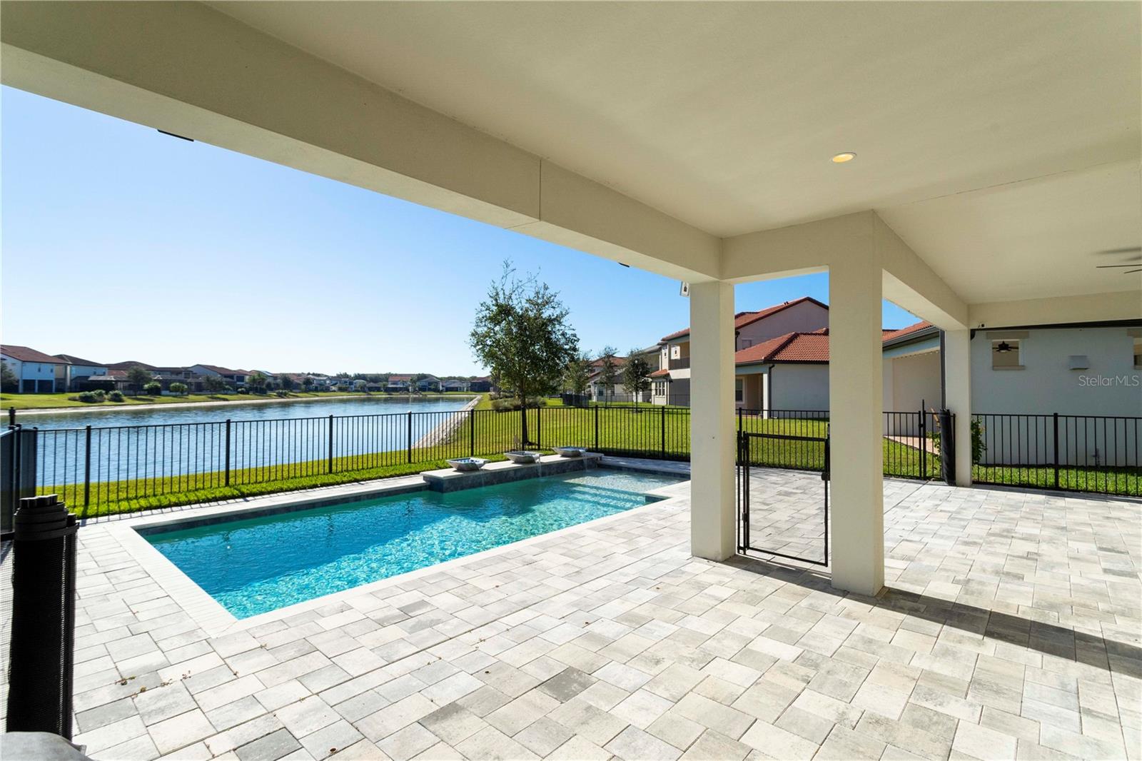 Image 37 of 67 For 10427 Royal Cypress Way