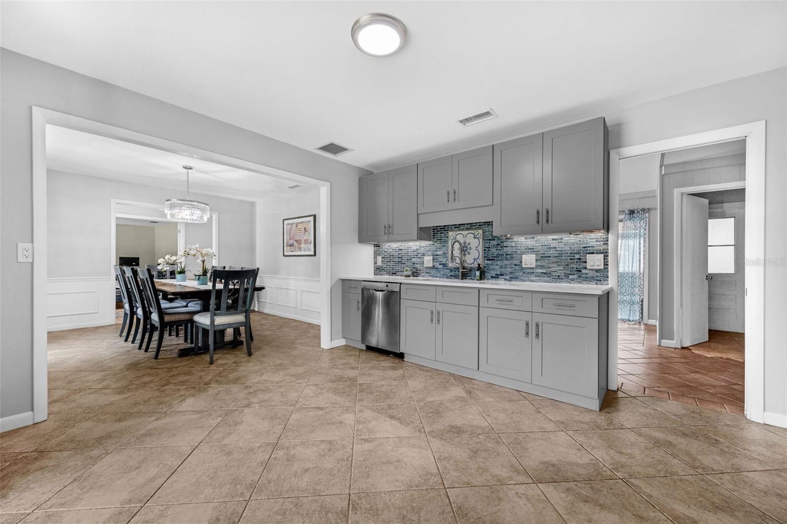 Image 13 of 55 For 223 Royal Oaks Circle