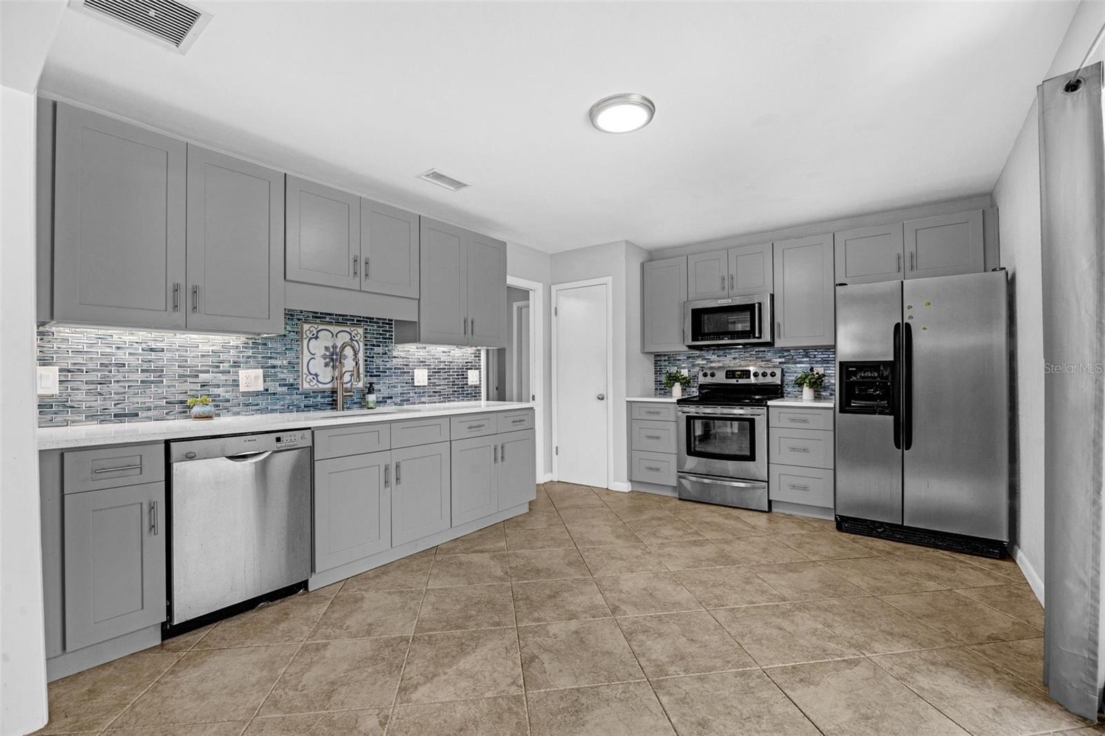 Image 16 of 55 For 223 Royal Oaks Circle