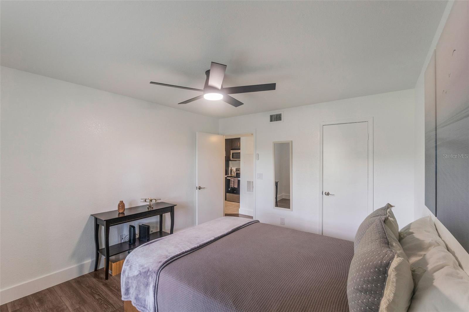 Image 11 of 49 For 11594 Westwood Boulevard 1616
