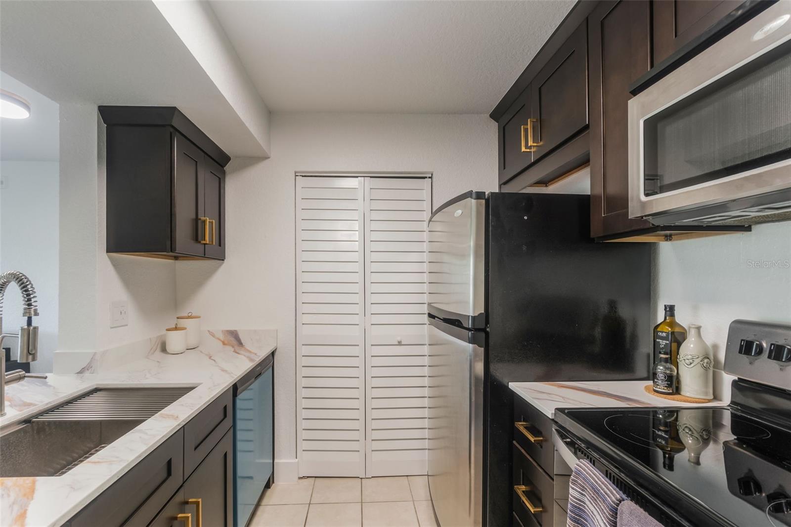 Image 14 of 49 For 11594 Westwood Boulevard 1616