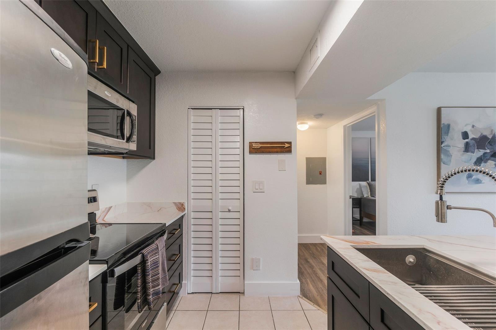 Image 15 of 49 For 11594 Westwood Boulevard 1616