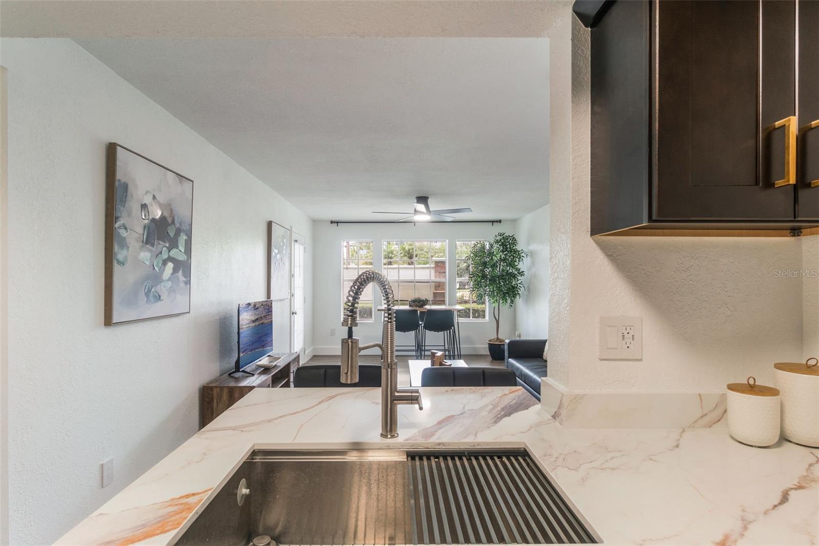 Image 16 of 49 For 11594 Westwood Boulevard 1616