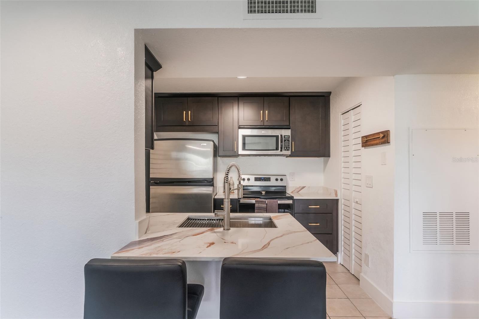 Image 18 of 49 For 11594 Westwood Boulevard 1616