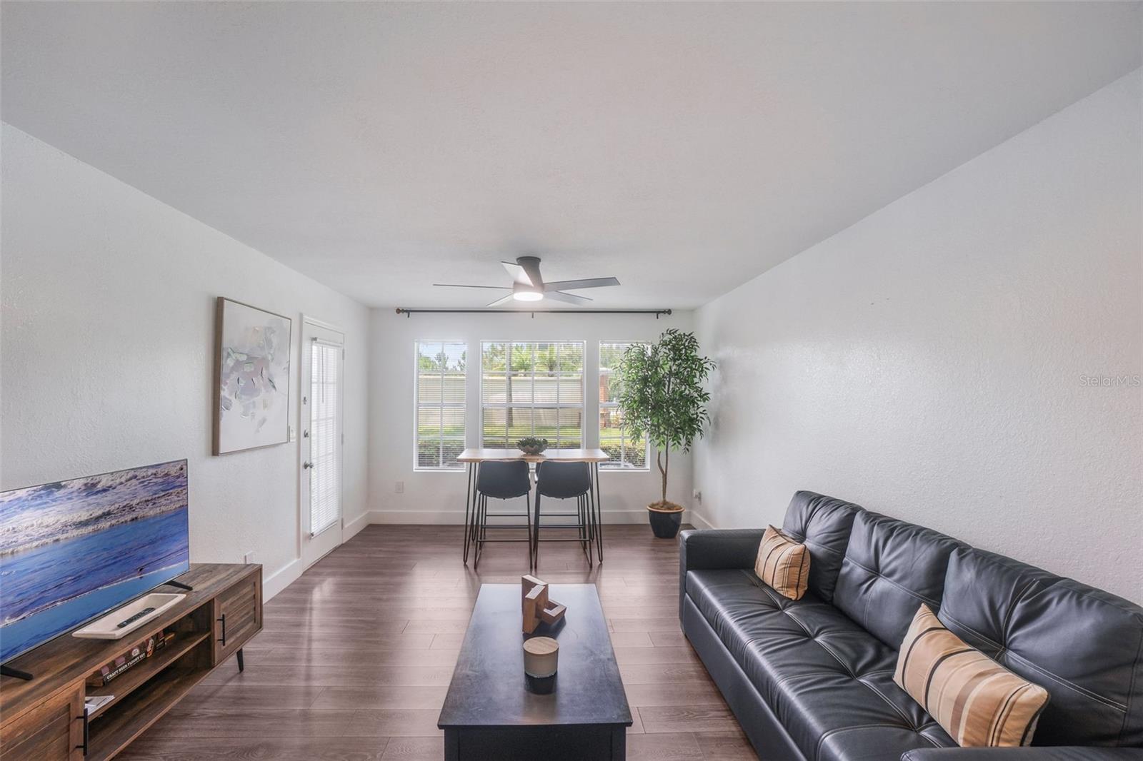 Image 21 of 49 For 11594 Westwood Boulevard 1616