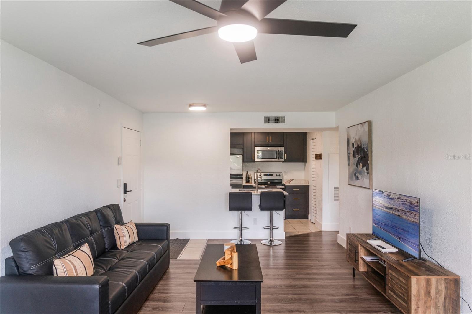 Image 23 of 49 For 11594 Westwood Boulevard 1616