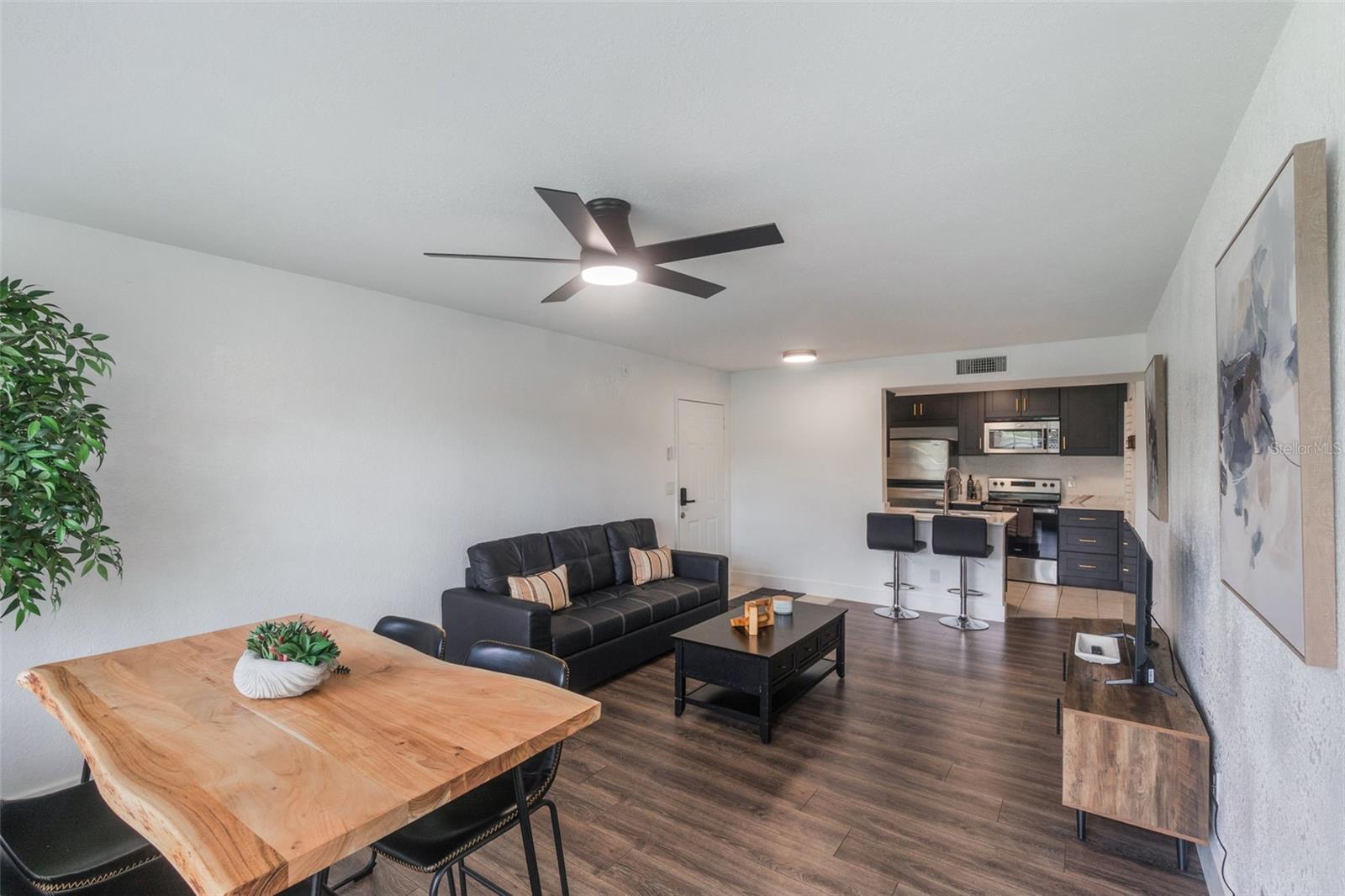 Image 25 of 49 For 11594 Westwood Boulevard 1616