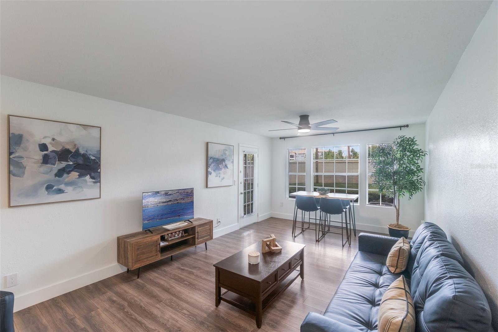 Image 3 of 49 For 11594 Westwood Boulevard 1616