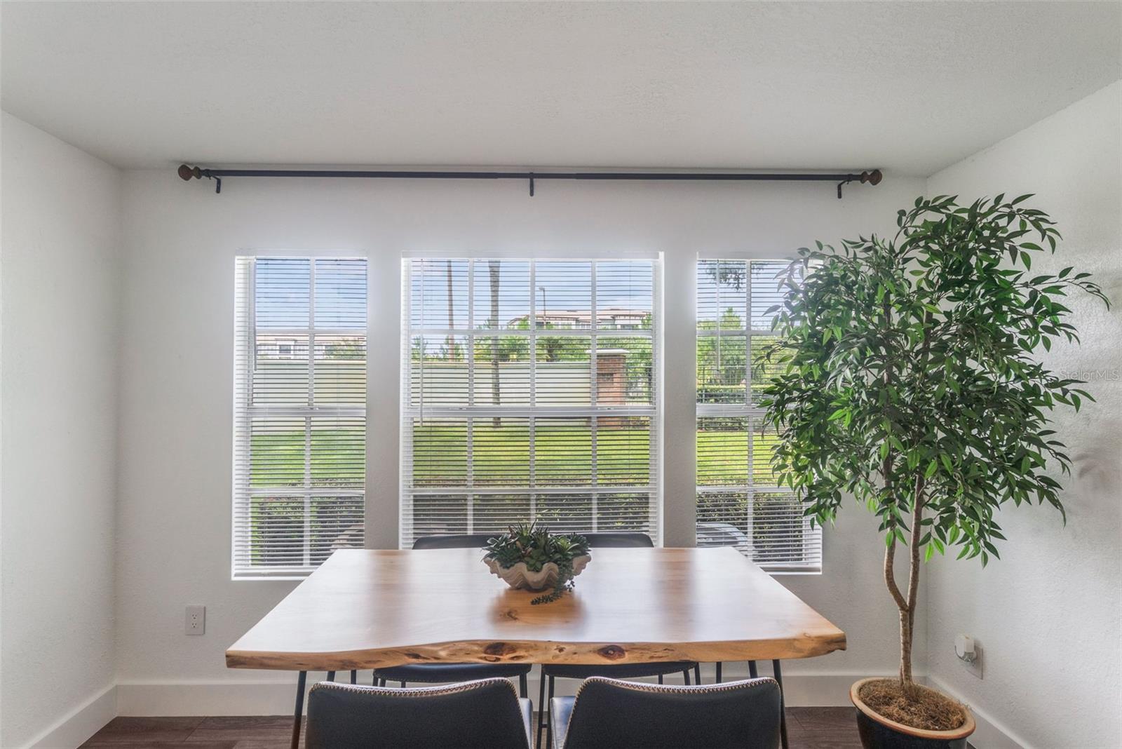 Image 8 of 49 For 11594 Westwood Boulevard 1616