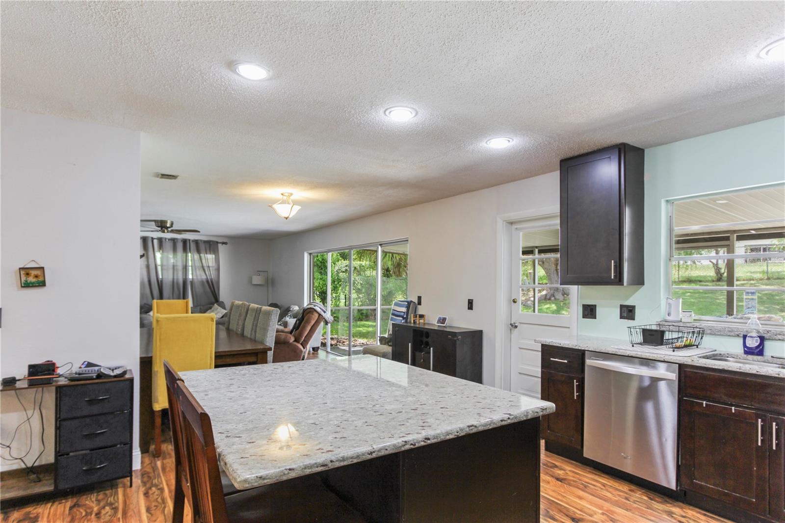 Image 15 of 43 For 607 Green Briar Boulevard