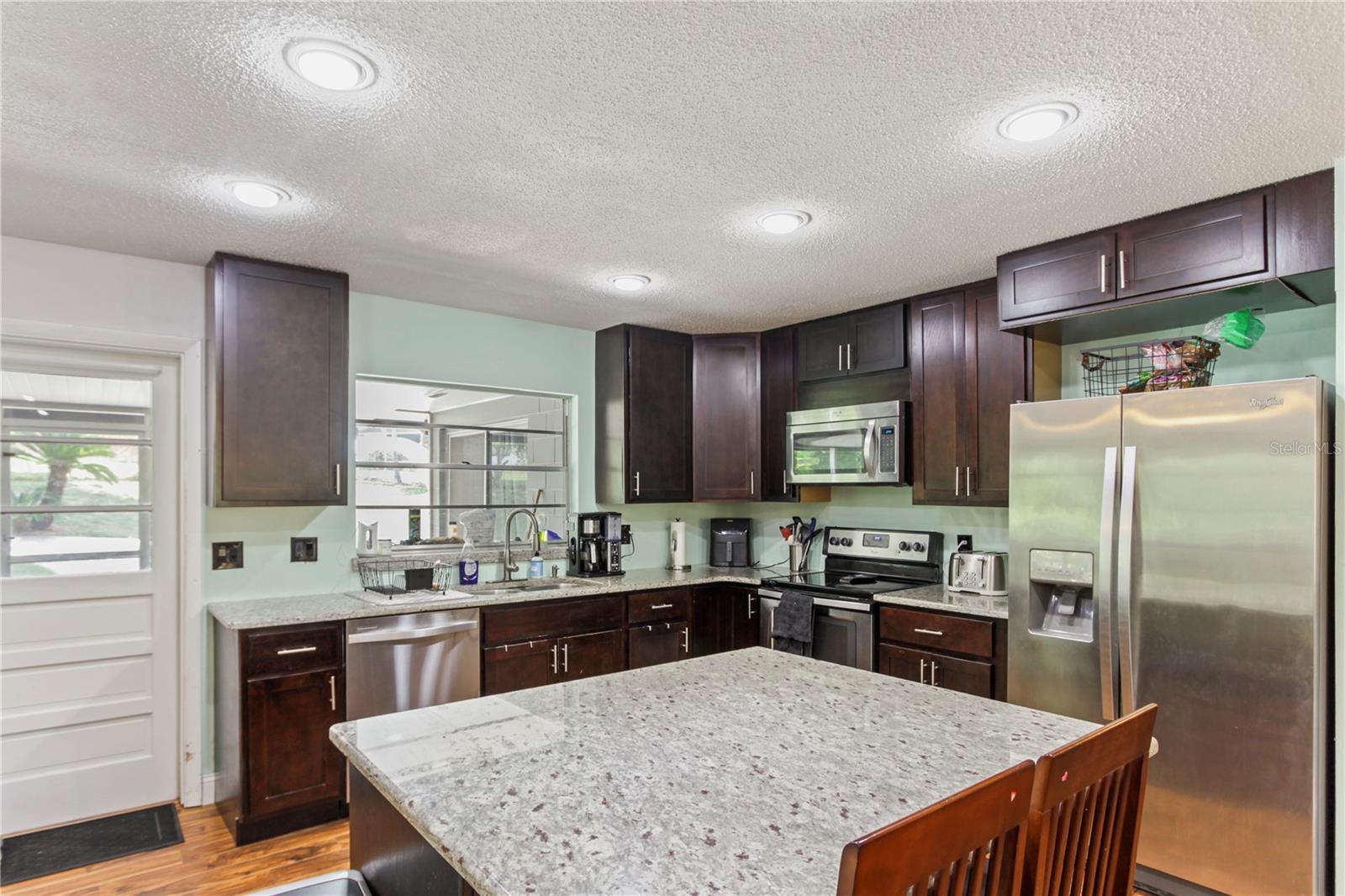 Image 16 of 43 For 607 Green Briar Boulevard