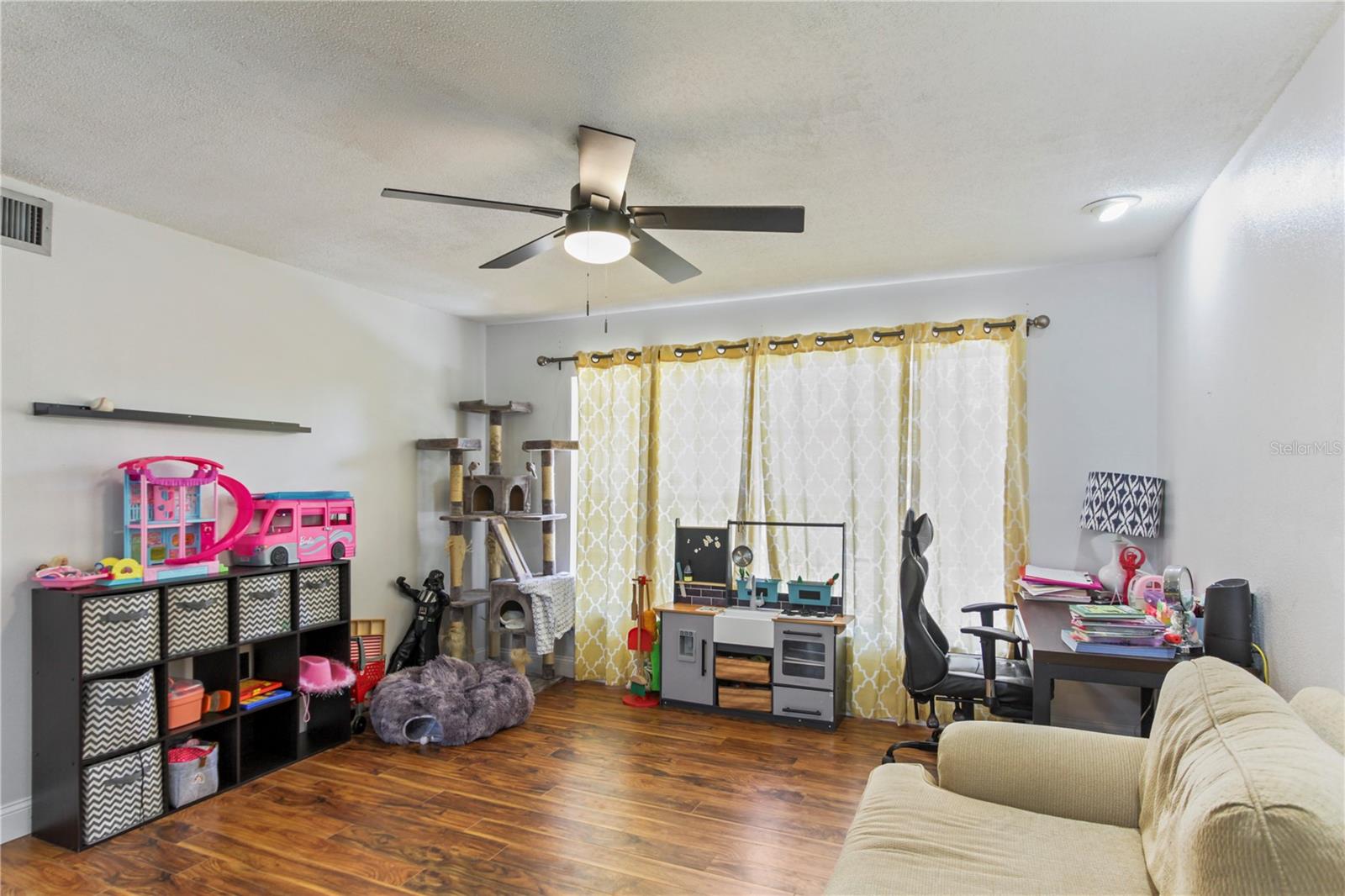 Image 17 of 43 For 607 Green Briar Boulevard