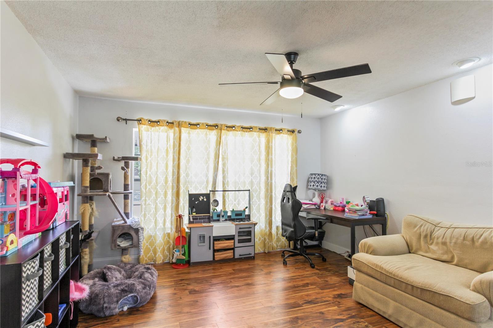 Image 18 of 43 For 607 Green Briar Boulevard