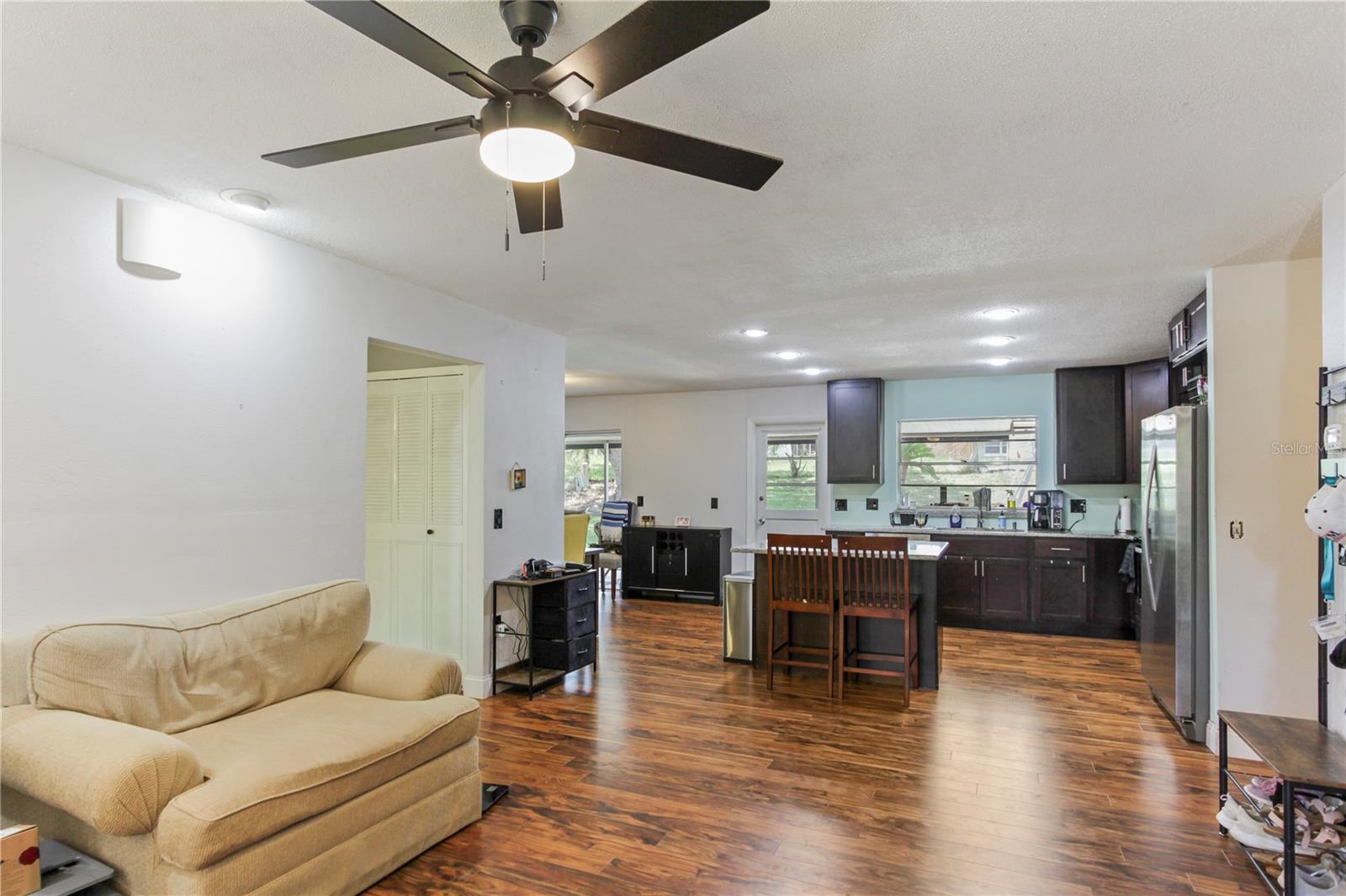 Image 19 of 43 For 607 Green Briar Boulevard