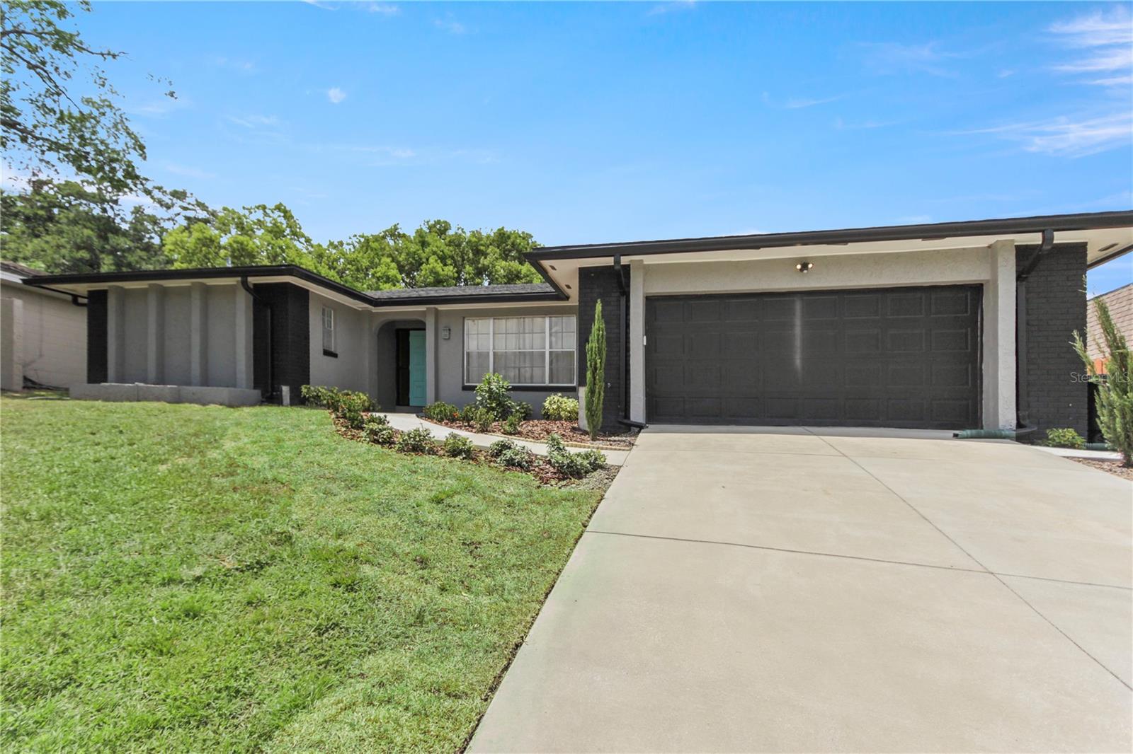 Image 2 of 43 For 607 Green Briar Boulevard