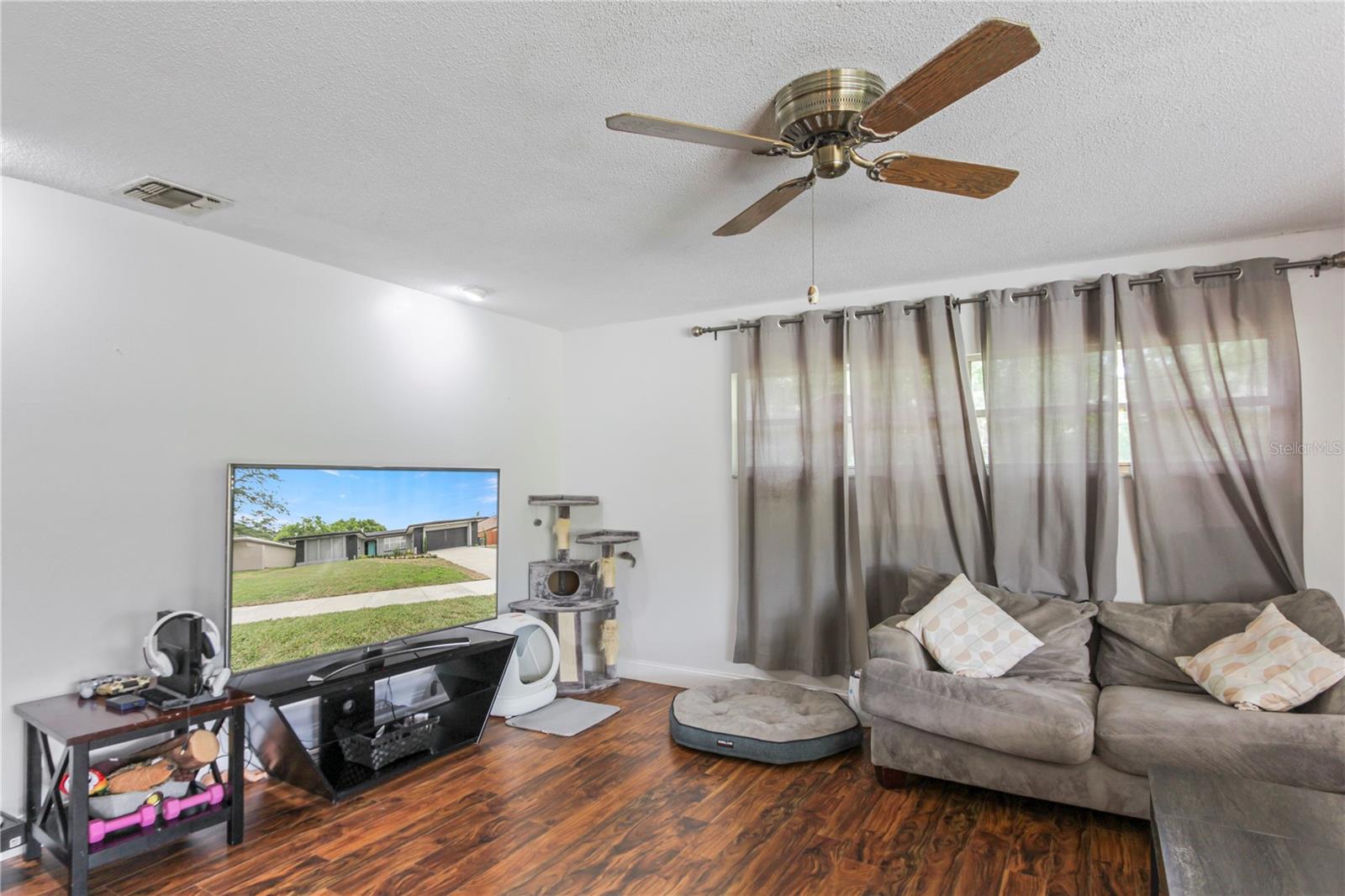 Image 22 of 43 For 607 Green Briar Boulevard
