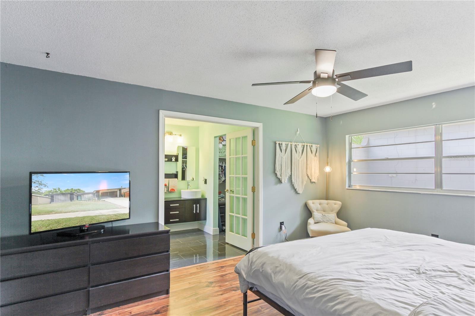 Image 25 of 43 For 607 Green Briar Boulevard
