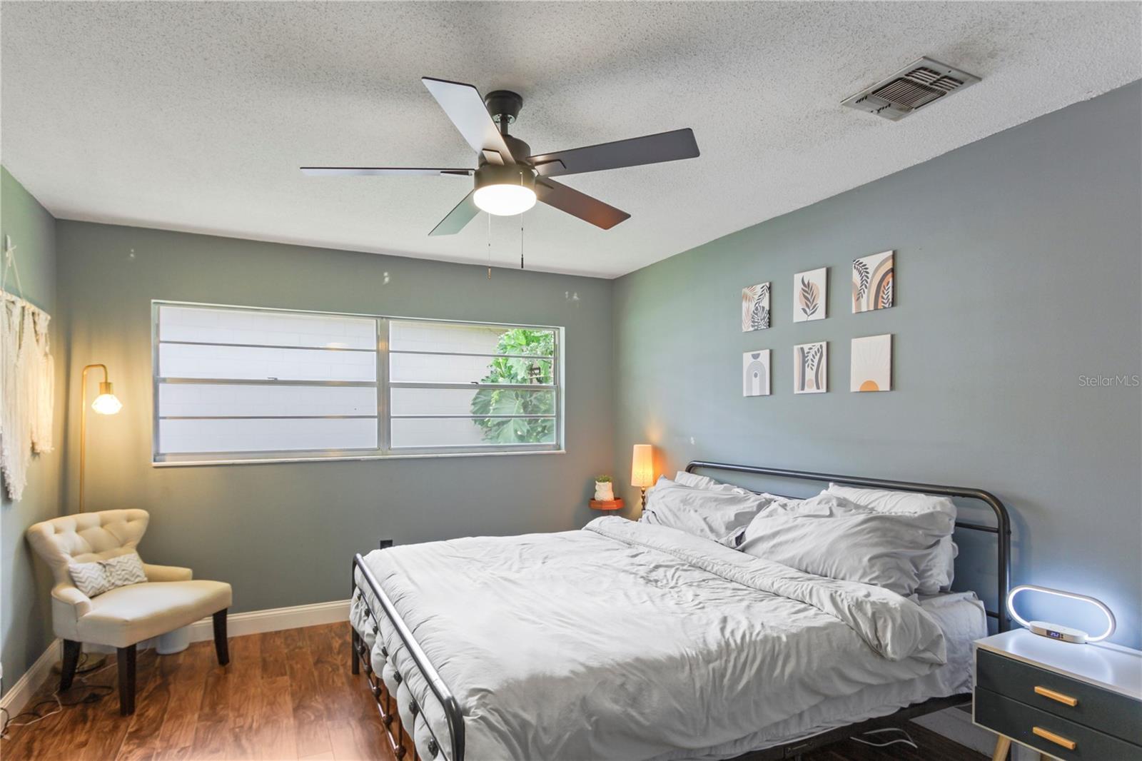Image 26 of 43 For 607 Green Briar Boulevard