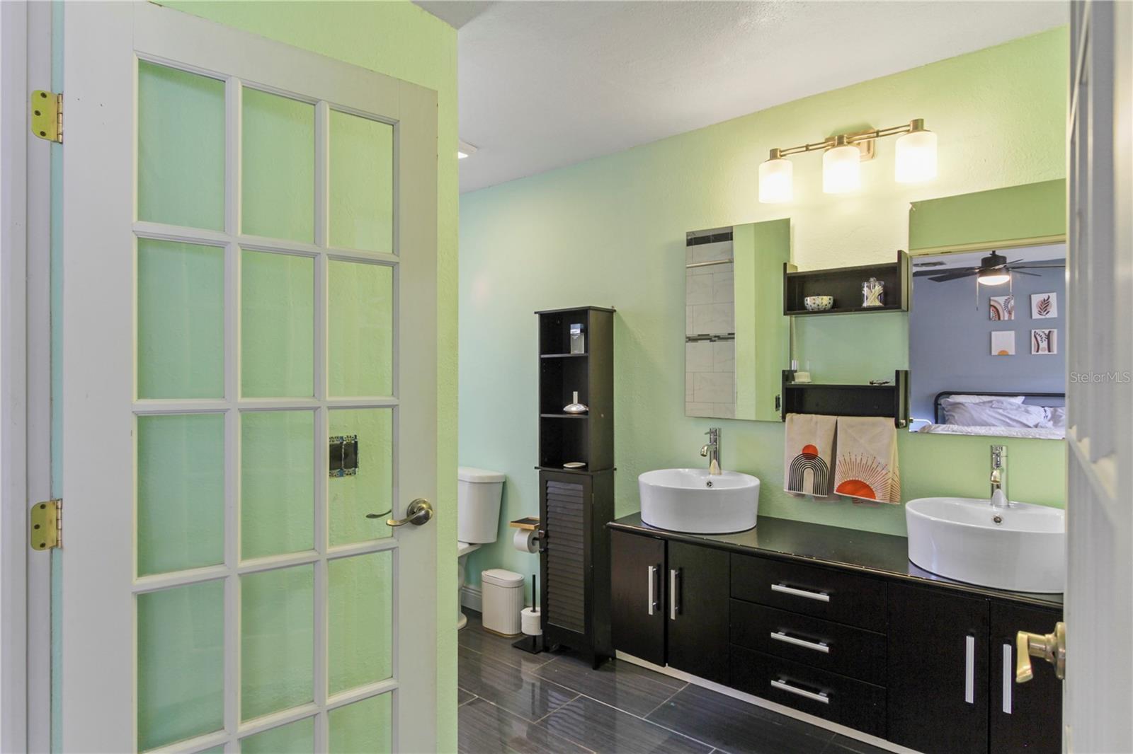 Image 28 of 43 For 607 Green Briar Boulevard