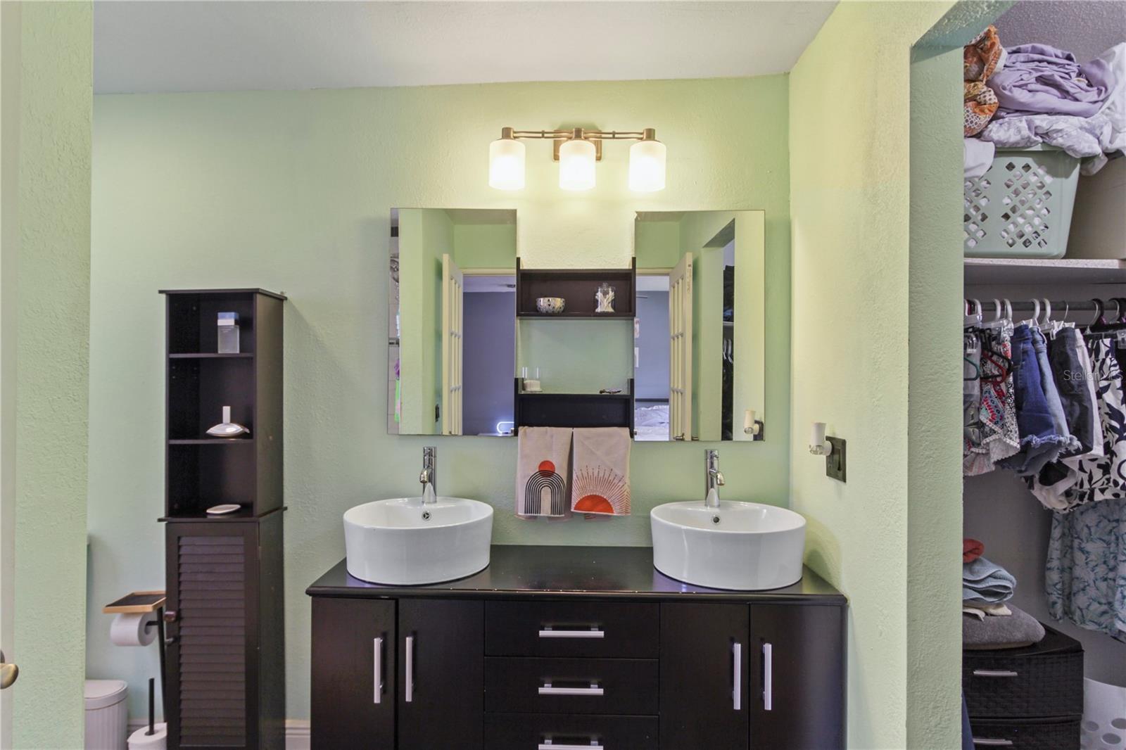 Image 29 of 43 For 607 Green Briar Boulevard