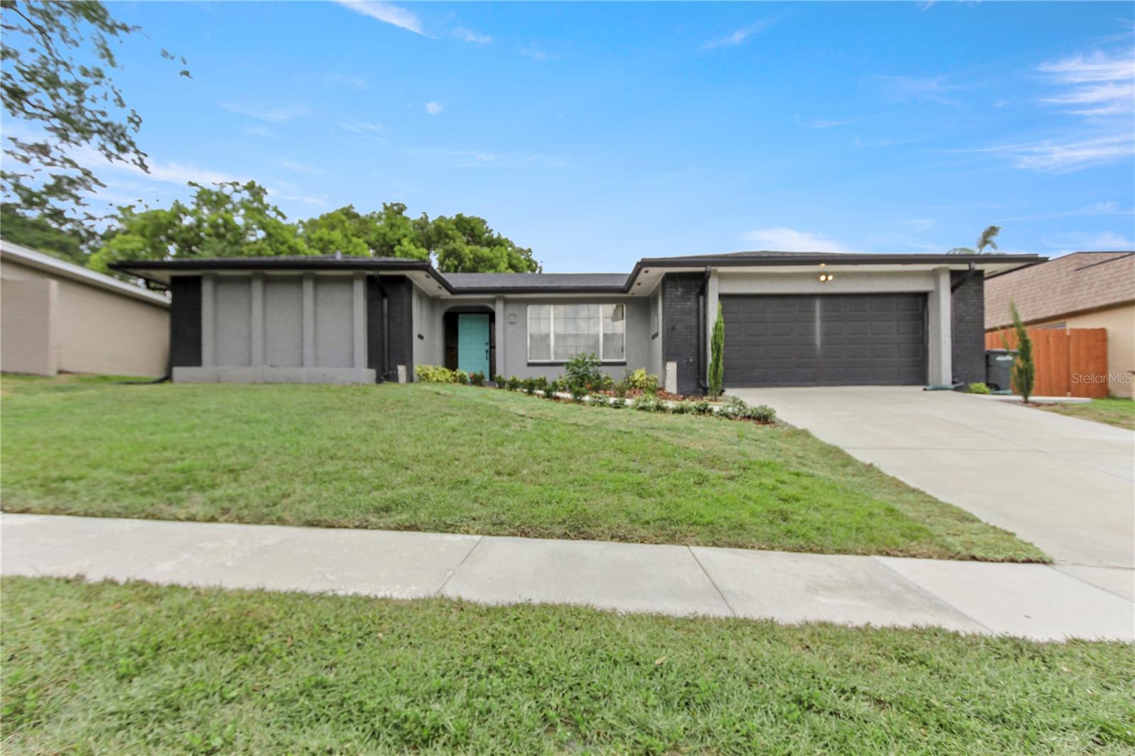 Image 3 of 43 For 607 Green Briar Boulevard