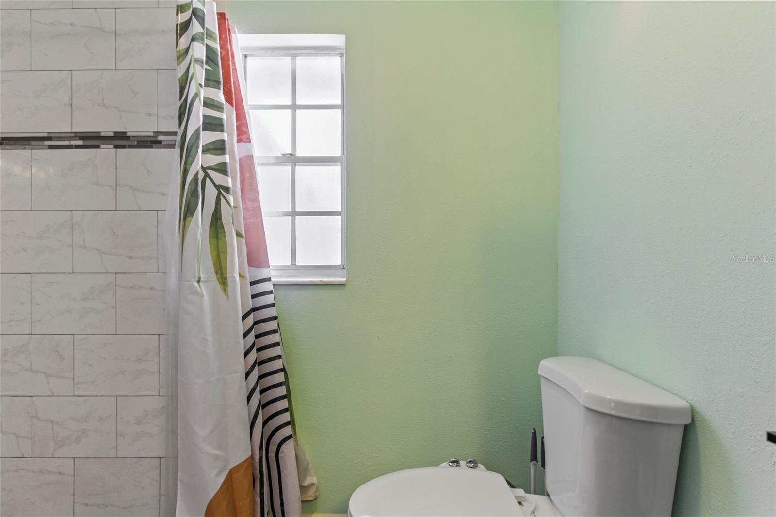 Image 31 of 43 For 607 Green Briar Boulevard
