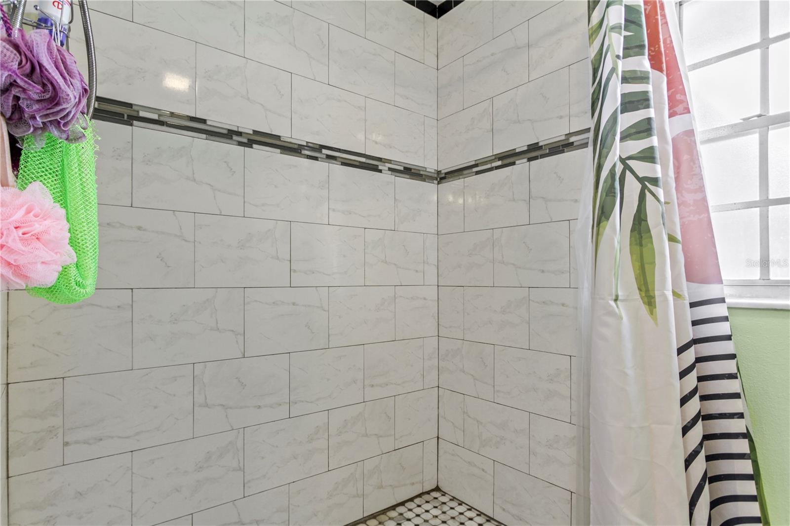 Image 32 of 43 For 607 Green Briar Boulevard
