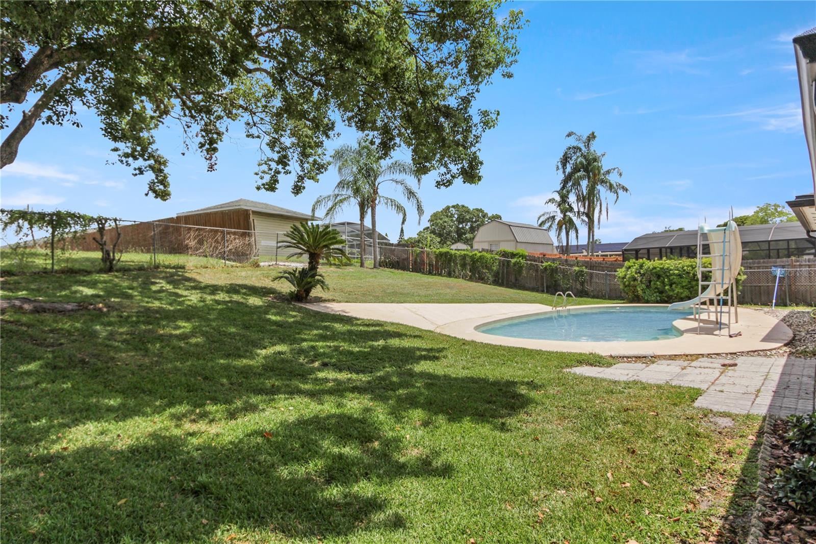 Image 40 of 43 For 607 Green Briar Boulevard