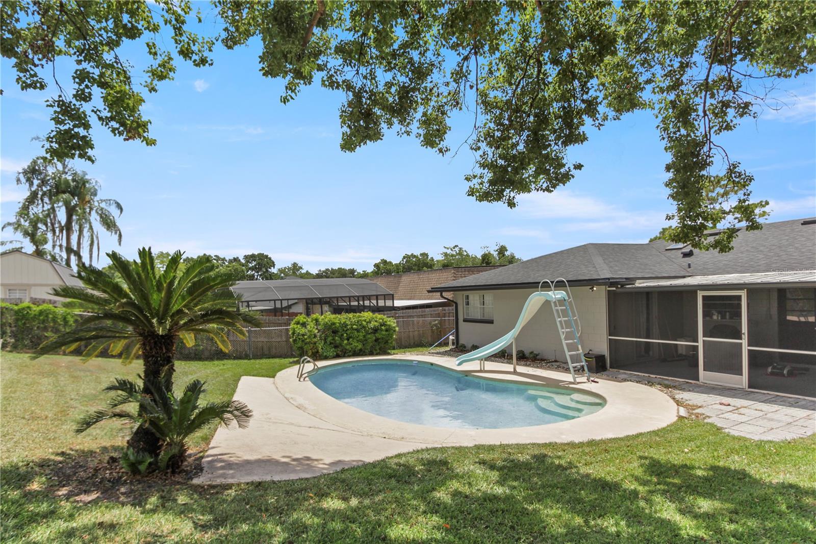 Image 41 of 43 For 607 Green Briar Boulevard