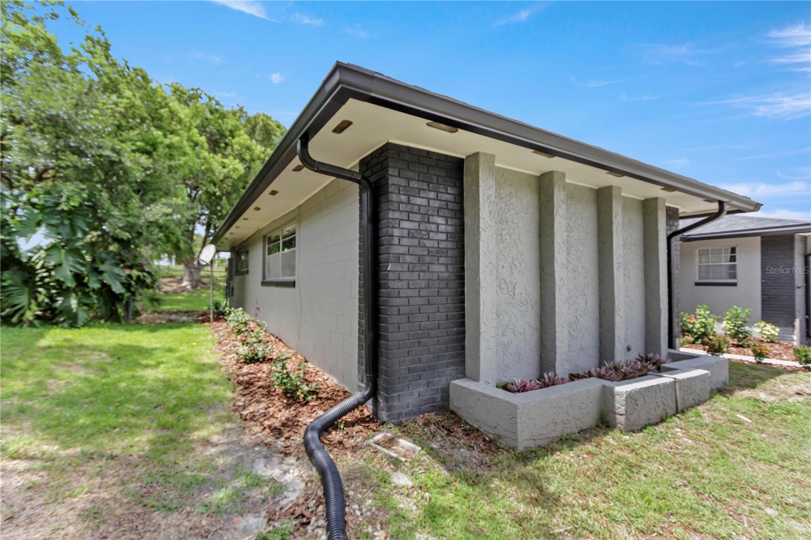 Image 6 of 43 For 607 Green Briar Boulevard