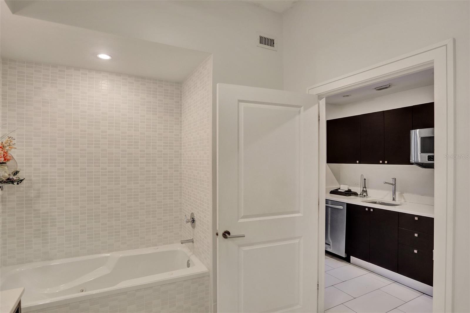 Image 21 of 48 For 5300 87th Avenue 511