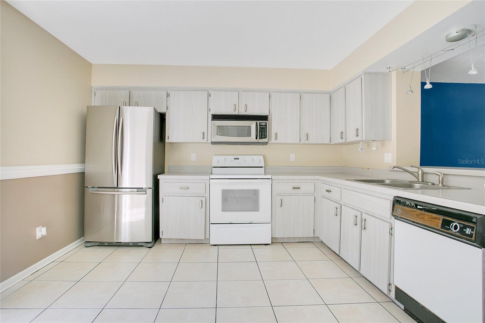 Image 10 of 29 For 4443 Brook Hollow Circle 19a