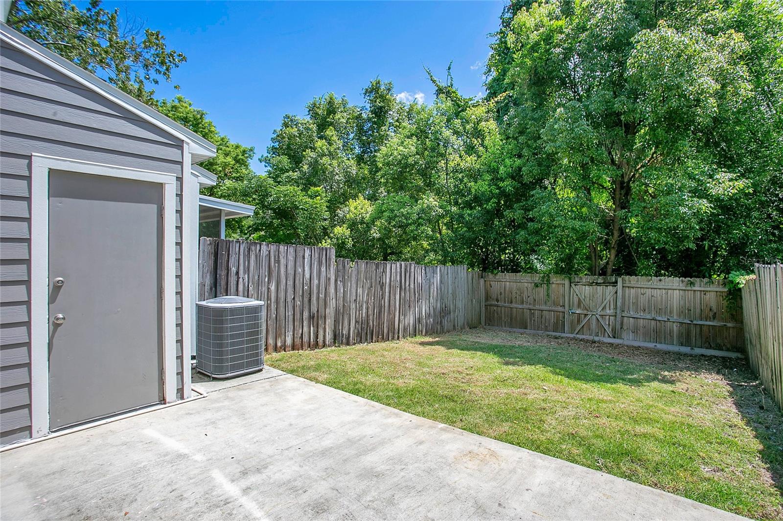 Image 19 of 29 For 4443 Brook Hollow Circle 19a
