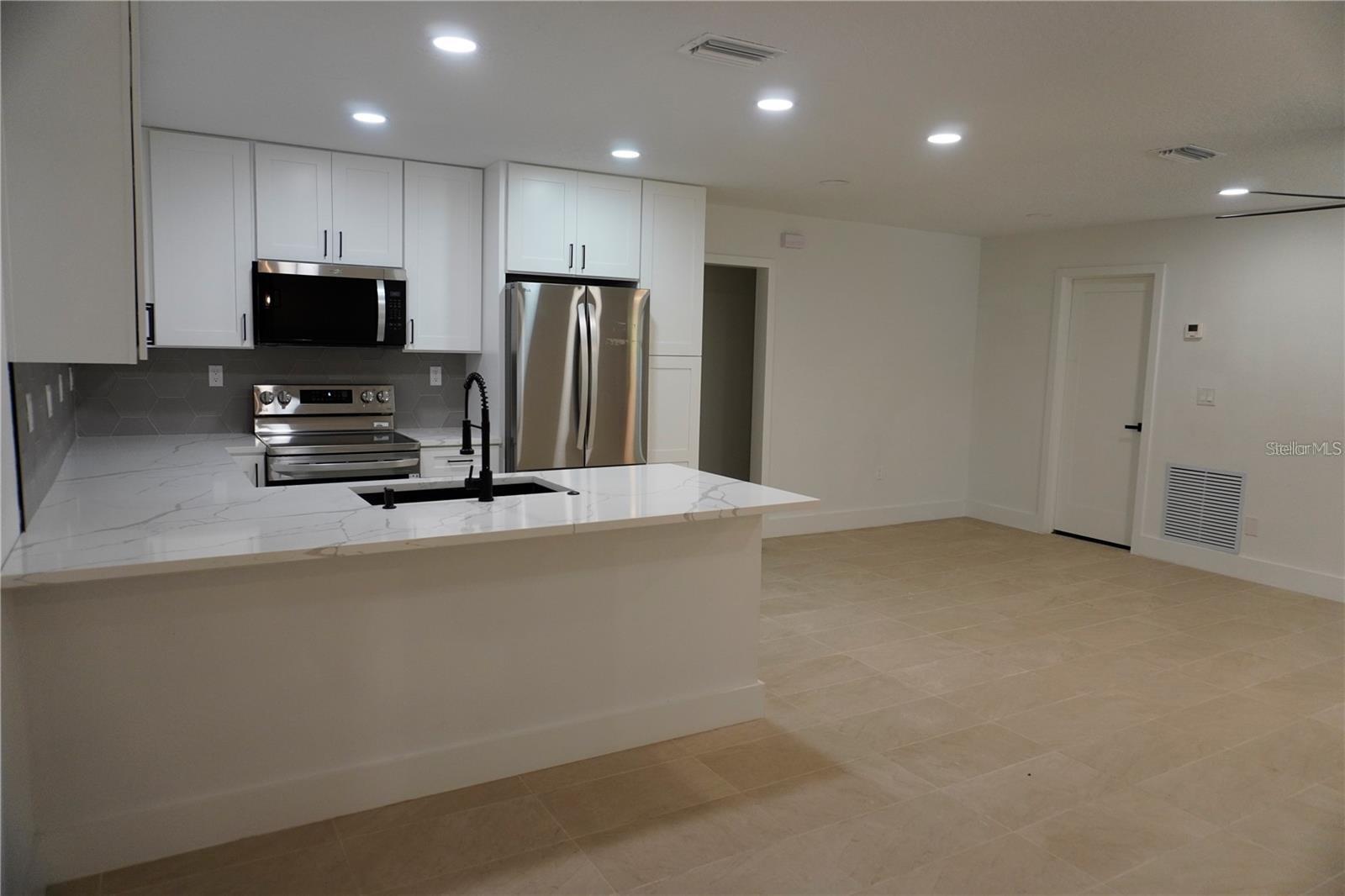 Image 2 of 6 For 240 Palmetto Avenue