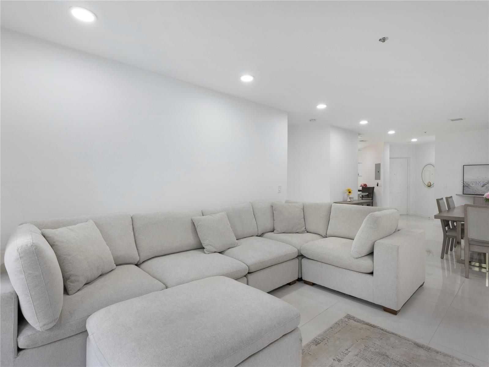 Image 13 of 38 For 5157 Floria Way J