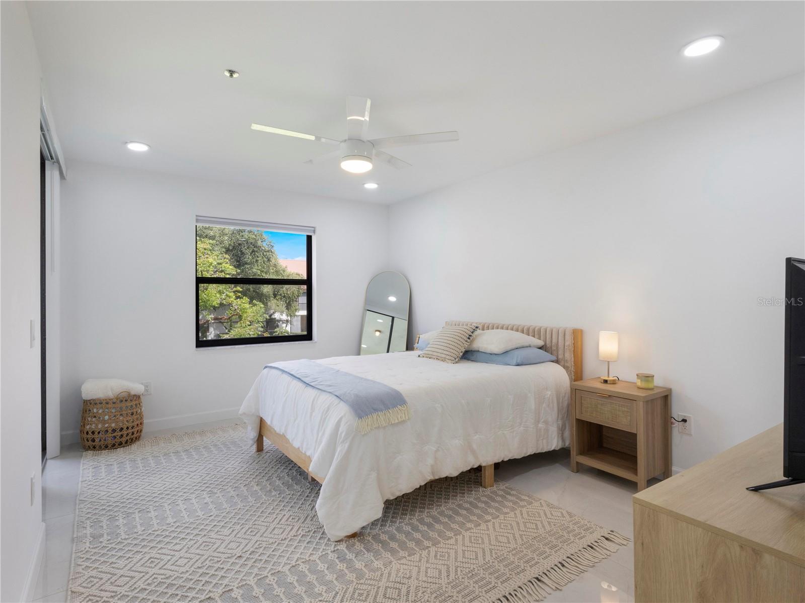 Image 16 of 38 For 5157 Floria Way J