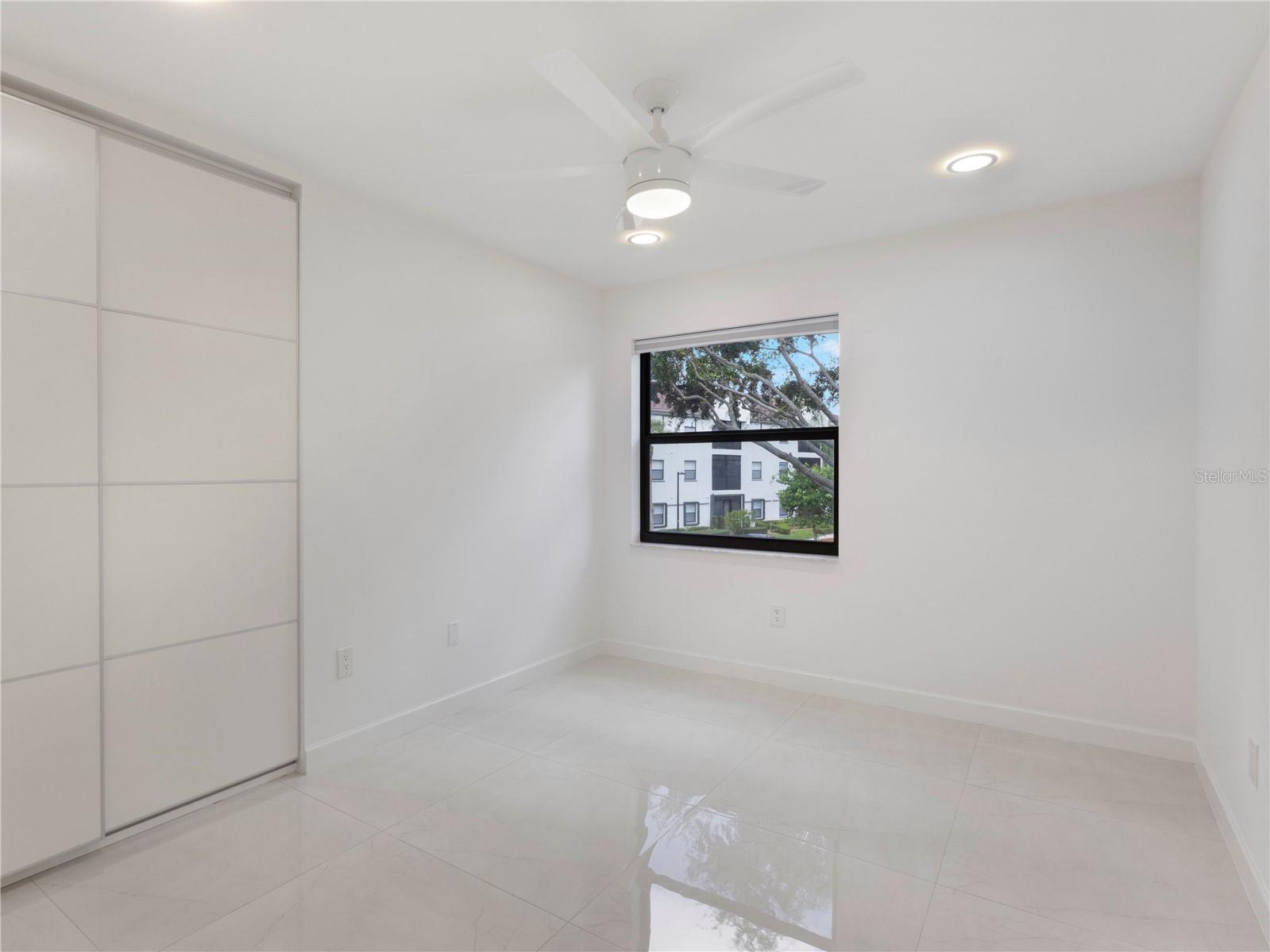 Image 22 of 38 For 5157 Floria Way J