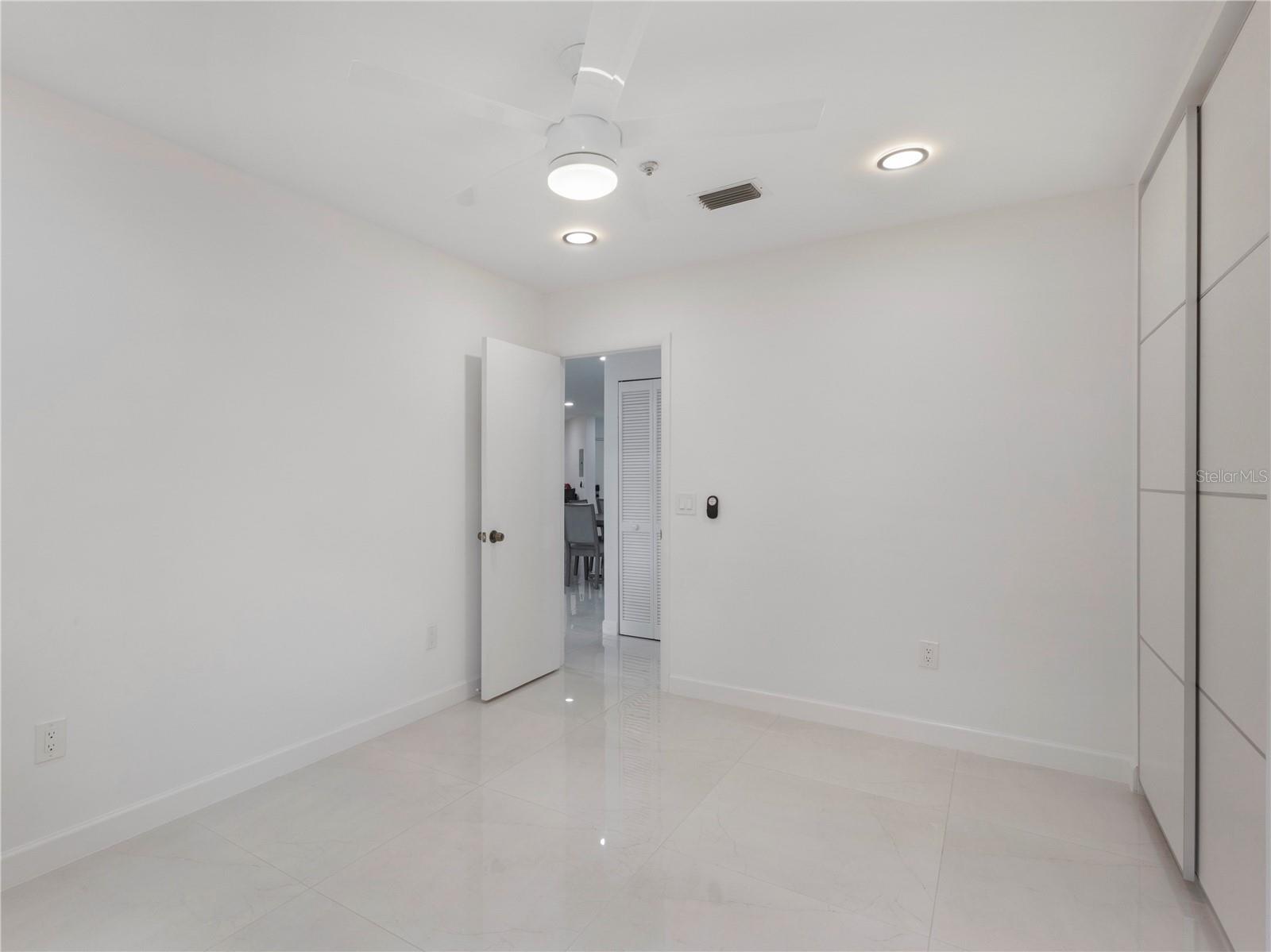 Image 23 of 38 For 5157 Floria Way J