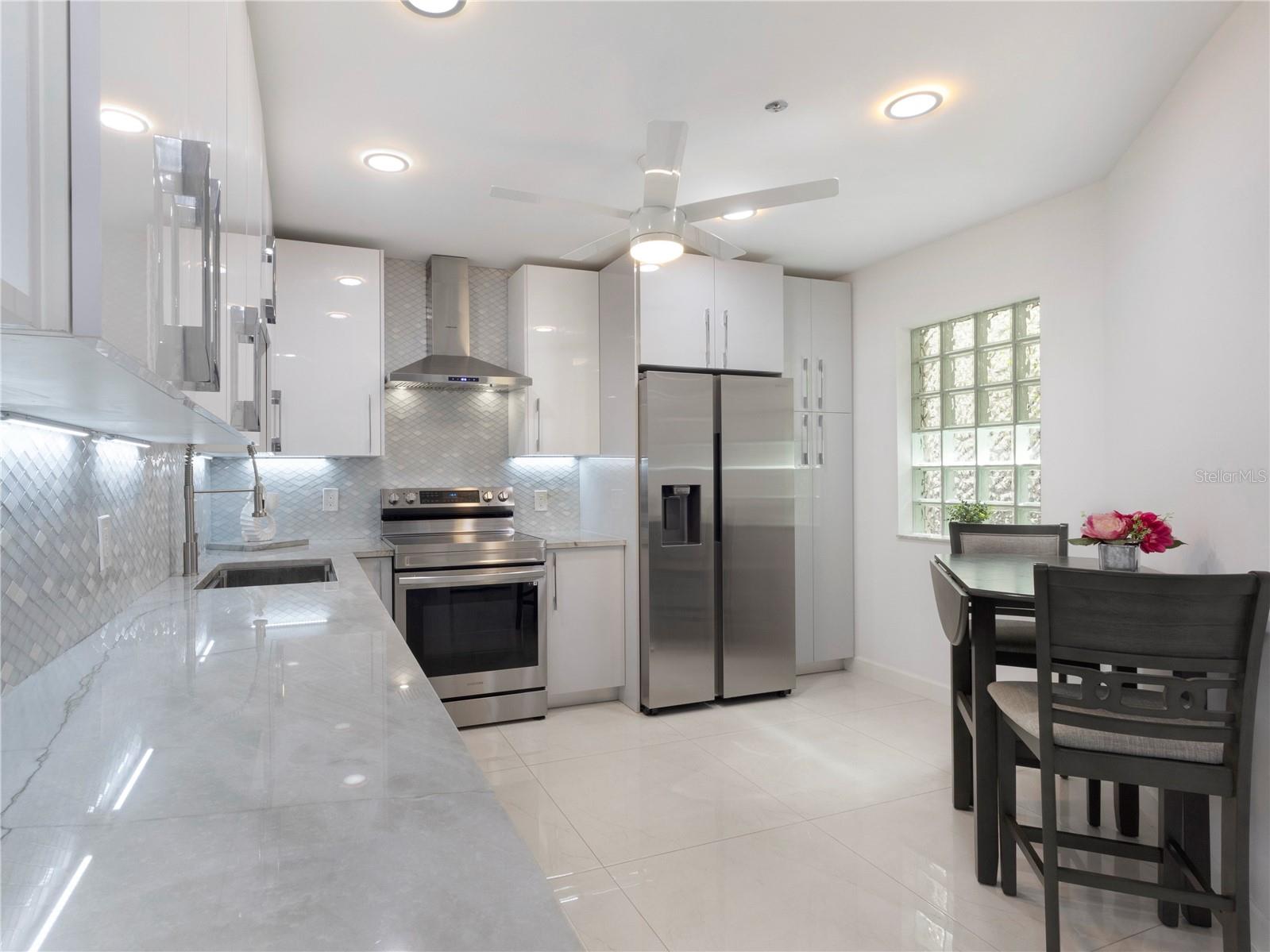 Image 7 of 38 For 5157 Floria Way J