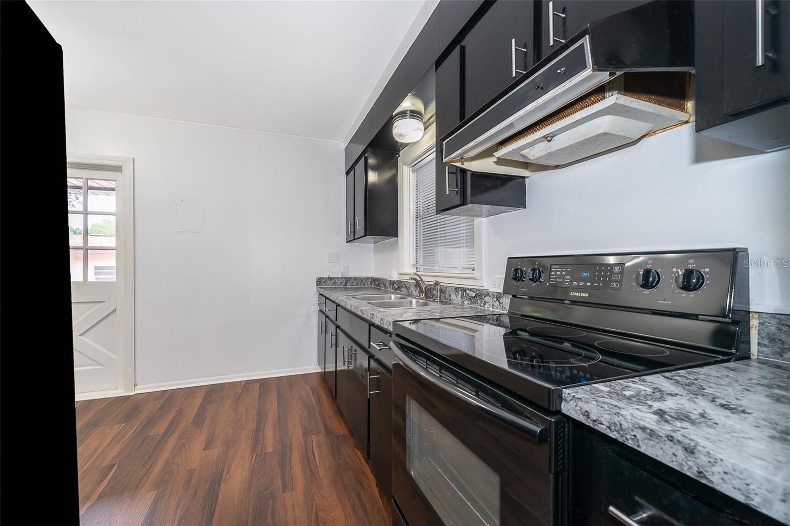 Image 4 of 16 For 124 Muriel Street