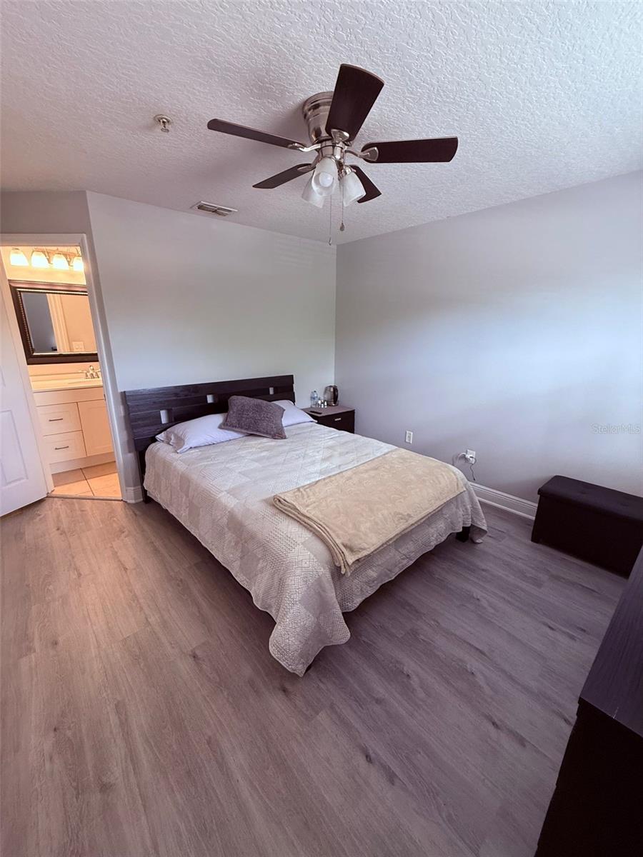 Image 19 of 27 For 6013 Scotchwood Glen 20