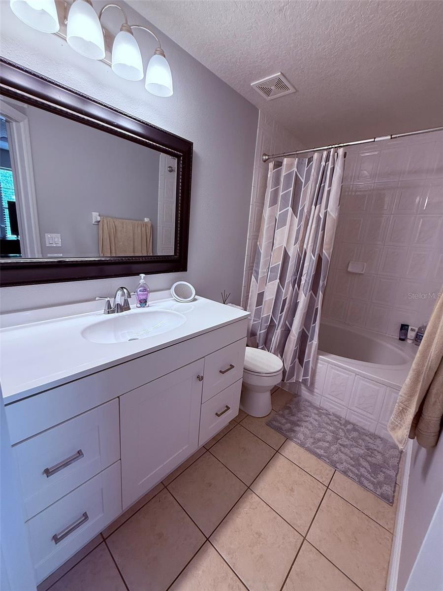 Image 22 of 27 For 6013 Scotchwood Glen 20