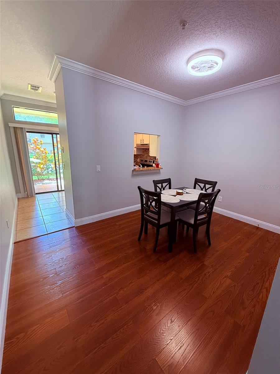 Image 7 of 27 For 6013 Scotchwood Glen 20