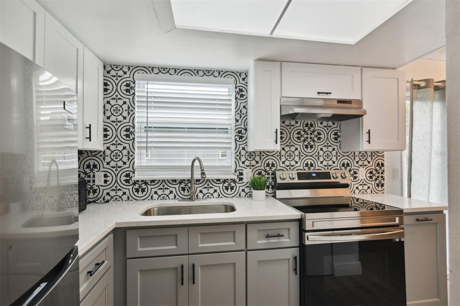 Image 10 of 20 For 1024 Manor Drive Unit B