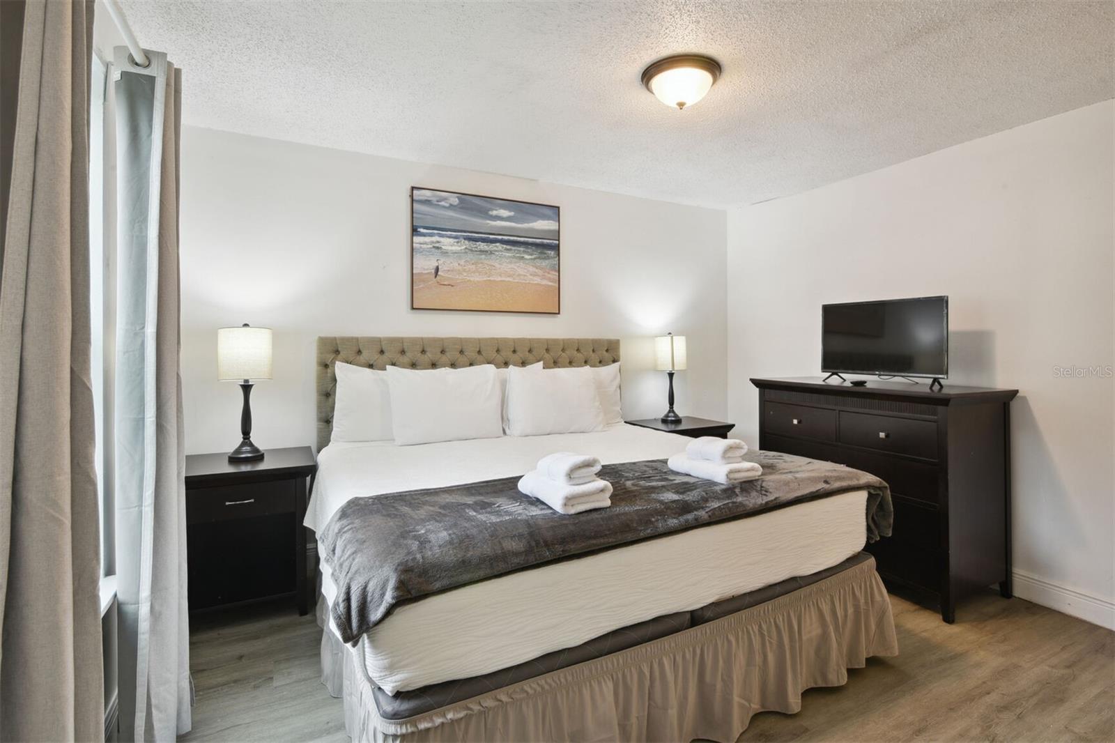 Image 16 of 20 For 1024 Manor Drive Unit B
