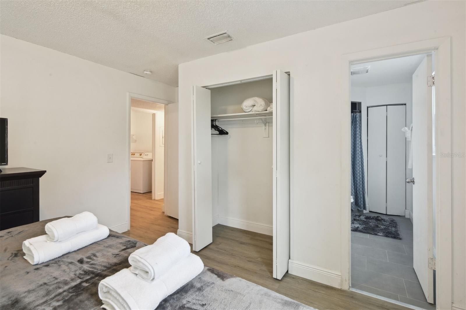 Image 17 of 20 For 1024 Manor Drive Unit B