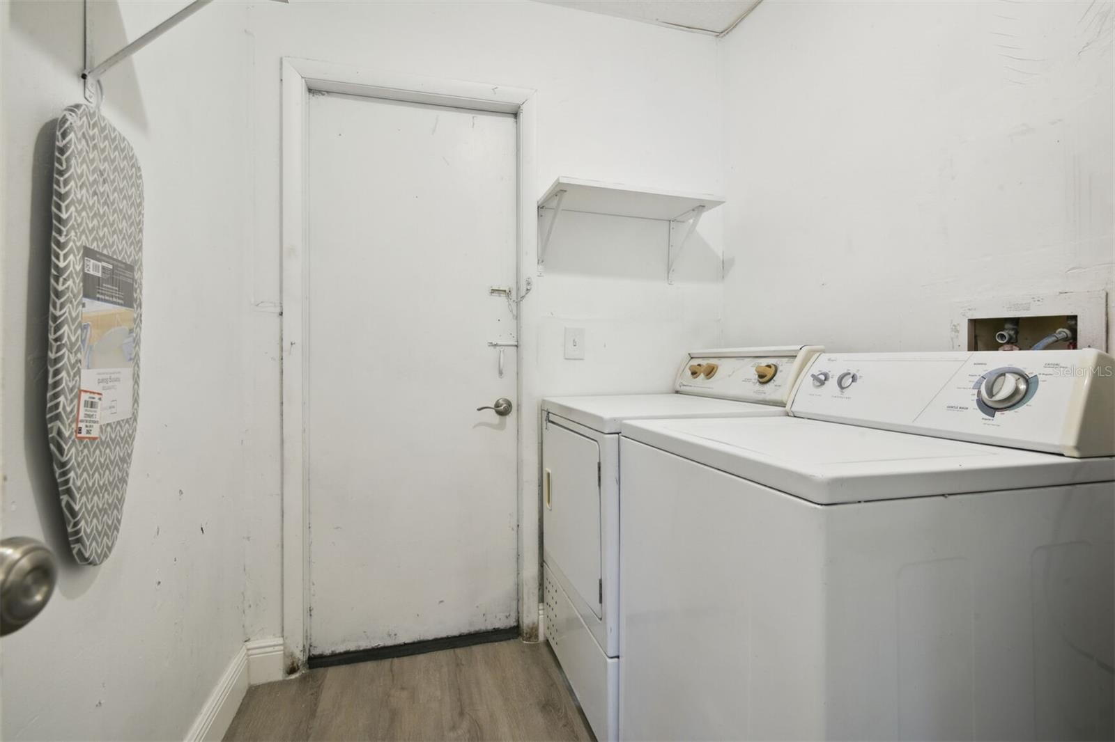 Image 19 of 20 For 1024 Manor Drive Unit B