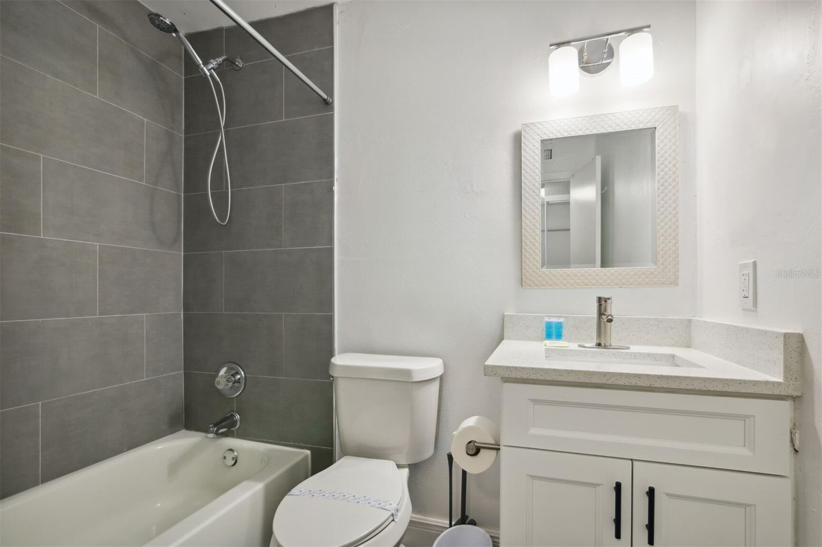 Image 20 of 20 For 1024 Manor Drive Unit B