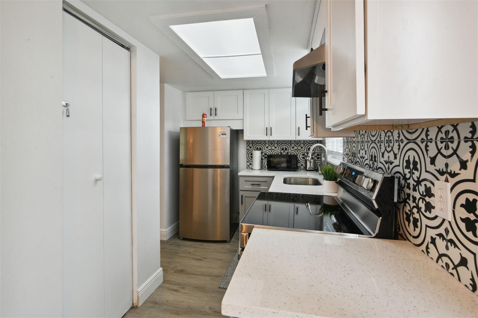 Image 9 of 20 For 1024 Manor Drive Unit B