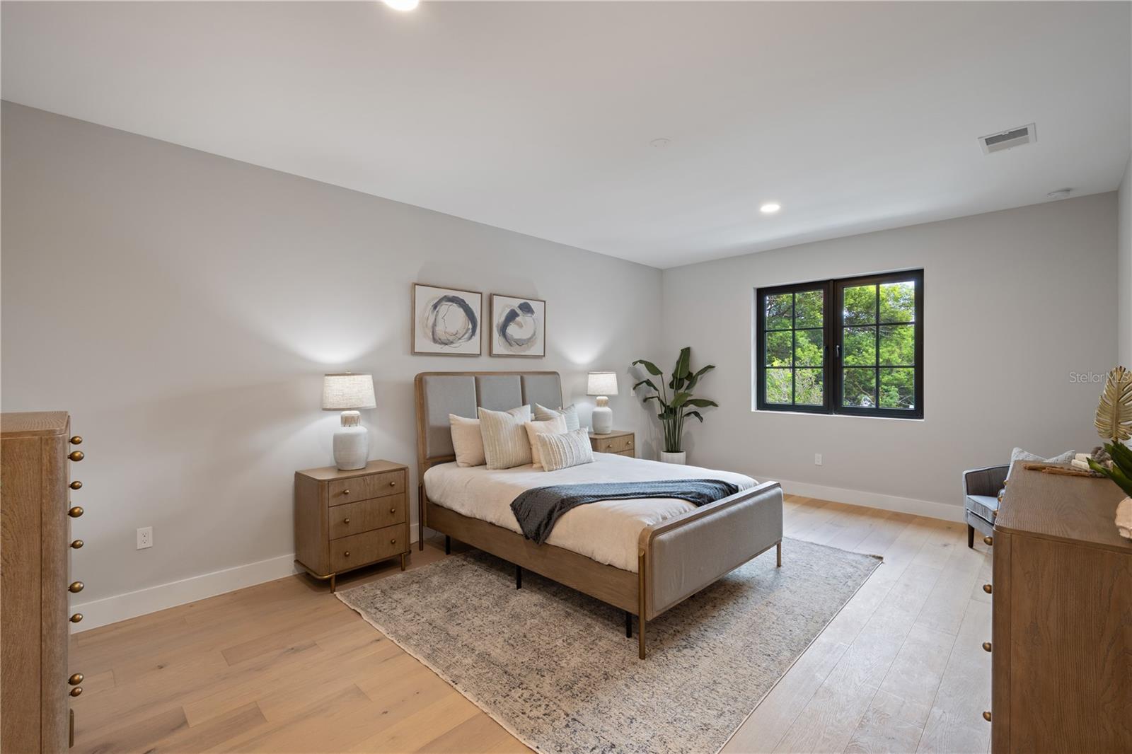 Image 19 of 41 For 113 Evans Street